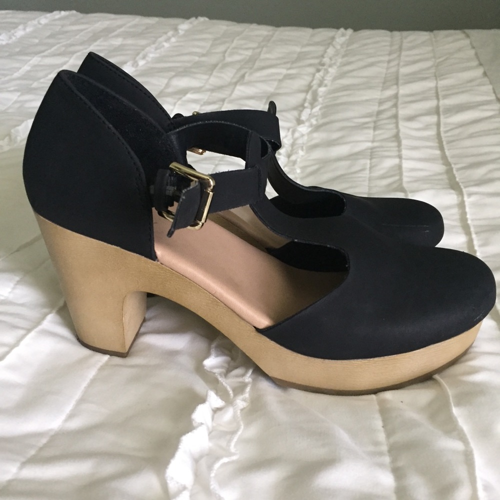 Old Navy Black Clogs